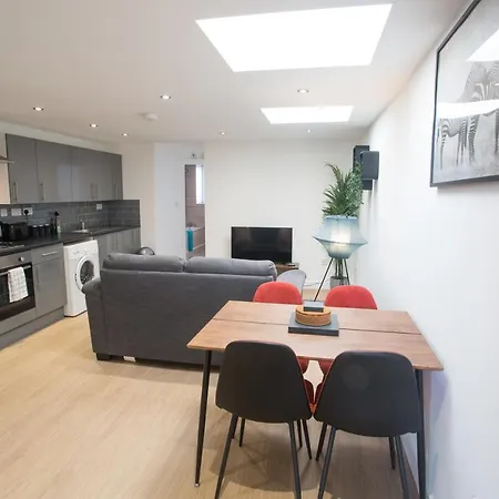 295a Two Mile Hill Apartment *
