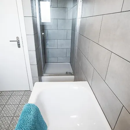 295a Two Mile Hill Apartment *